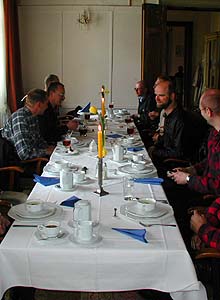 Stilgerechtes Tafeln im Bankettsaal des Schlosses Gusow