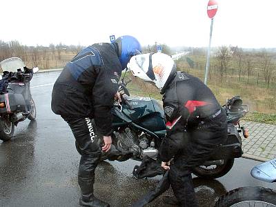 Regenpause bei der MCLB-Osterausfahrt 2004