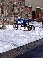 Crosser im Schnee